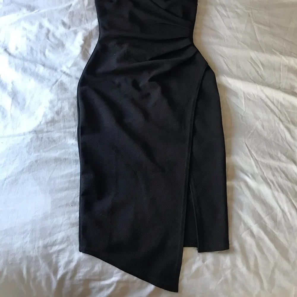 Little Black Dress - Bodycon with slit - Picture 2 of 7